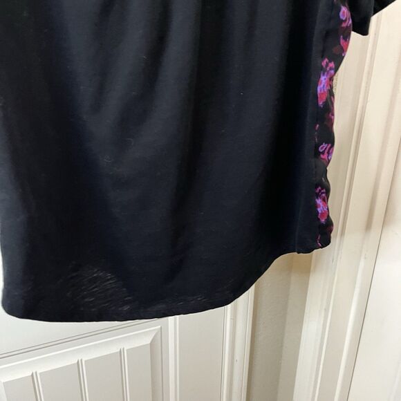 A Common Thread Black Pink Floral Embroidered Split Neck Short Sleeve Top Size M - Picture 9 of 10